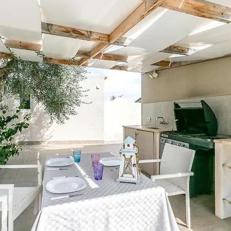 In Prázdninový dům *